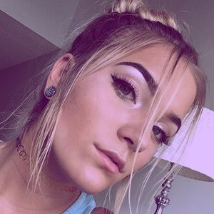 Meet your Posher, Lia